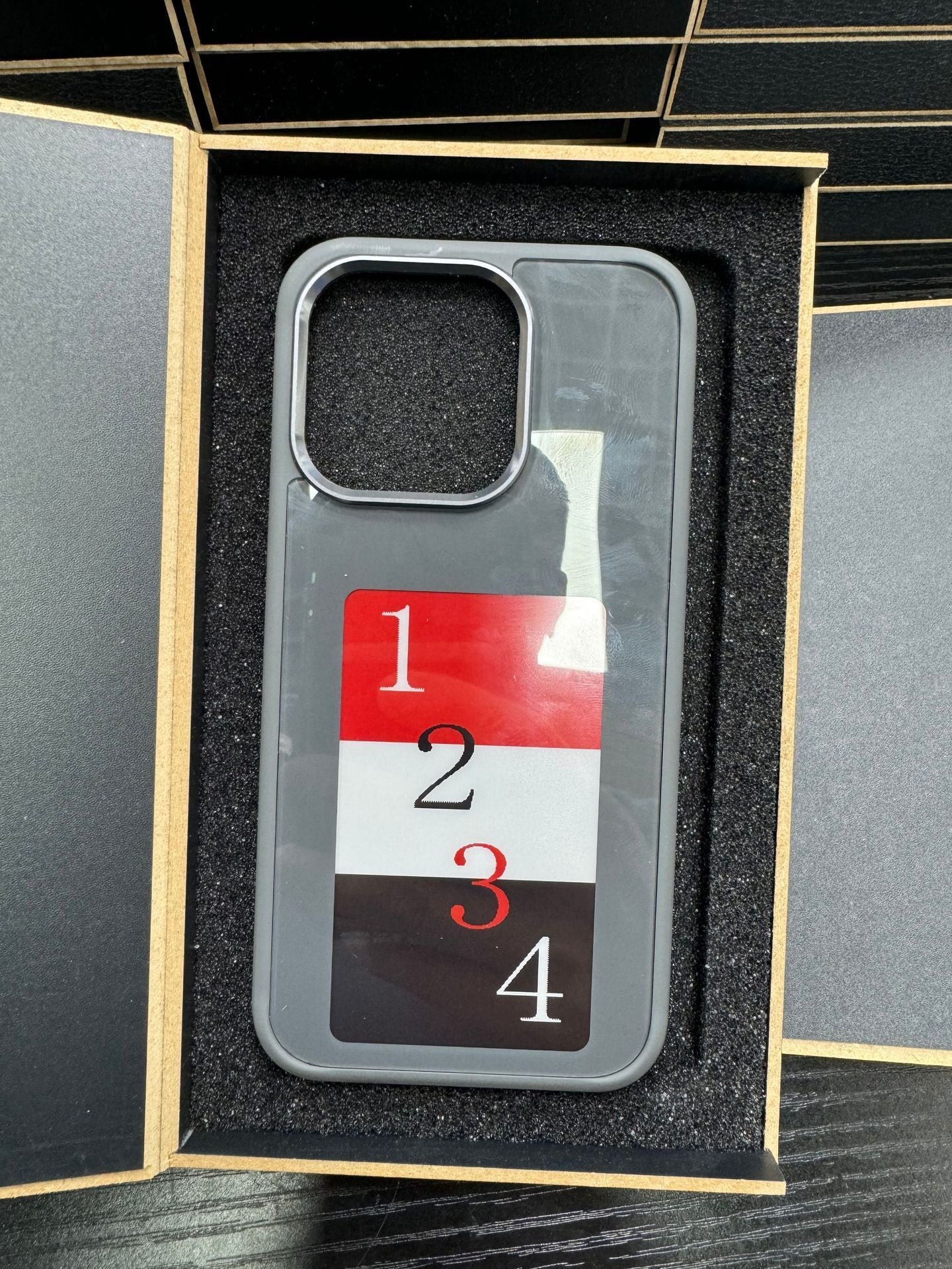 E-ink Phone Case Unlimited Screen Projection